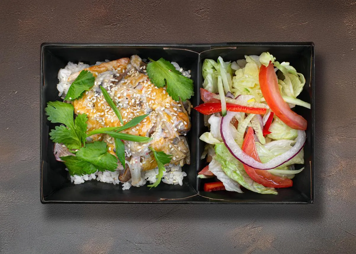 Жульен с морепродуктами с рисом и микс салатом