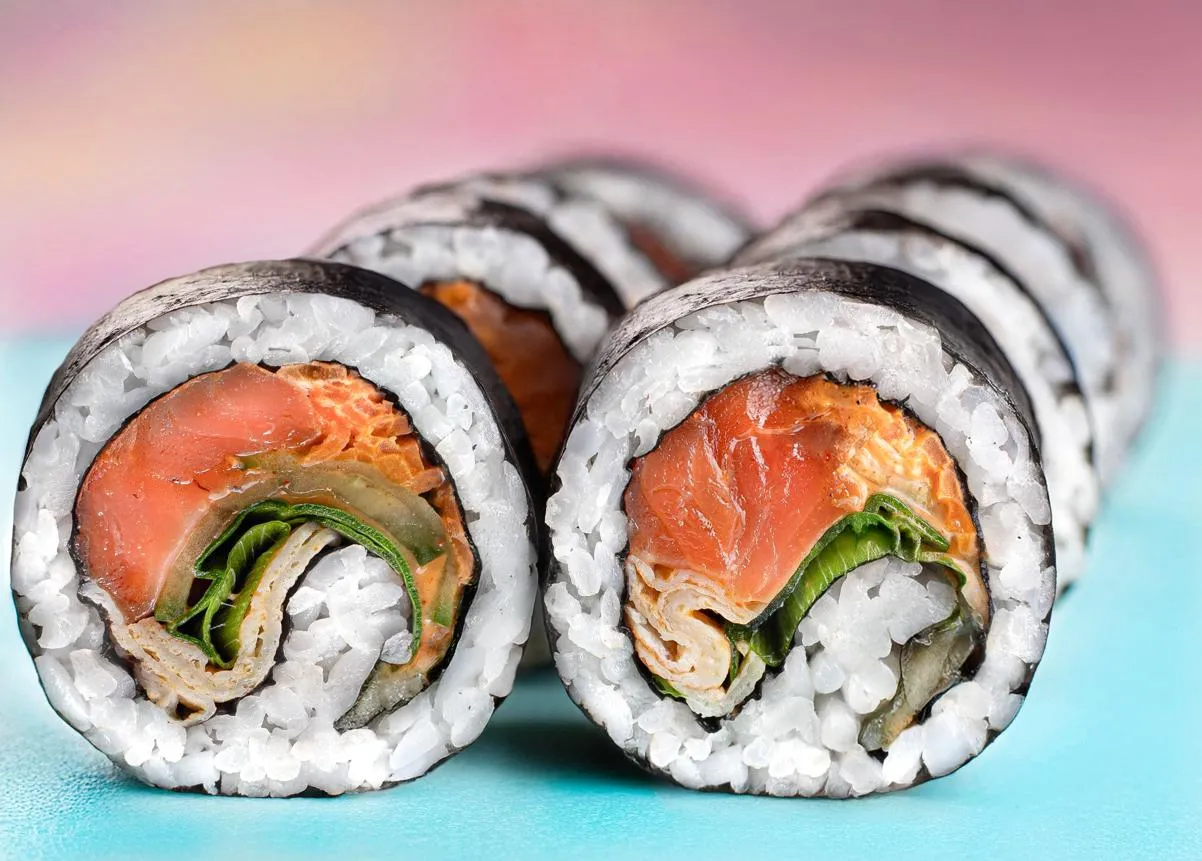 Кимбап с копченым лососем BIG